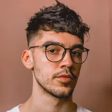 Ascolta Makloud, guarda video musicali, leggi la biografia, vedi le date del tour & altro!