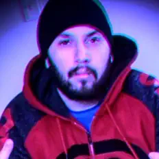 Escucha a Dee Louis, mira videos musicales, lee su biografía, consulta las fechas de las gira y más.