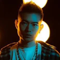 Dooly Grayを聴いたり、ミュージックビデオを鑑賞したり、経歴やツアー日程などを確認したりしましょう！