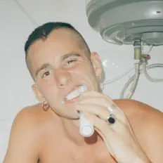 收听 Ciccio、观看音乐视频、阅读小传、查看巡演日期等 ！