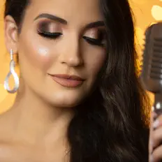 Ascolta Natalie Oak, guarda video musicali, leggi la biografia, vedi le date del tour & altro!