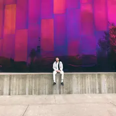 收听 Omac、观看音乐视频、阅读小传、查看巡演日期等 ！