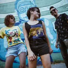 Listen to Más Que Uno, watch music videos, read bio, see tour dates & more!