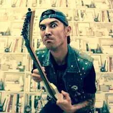 Provocación सुनें, म्यूज़िक वीडियो देखें, बायो पढ़ें, दौरे की तारीखें और बहुत कुछ देखें!