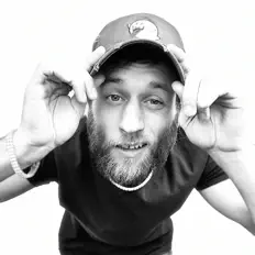 Luister naar Paullie G, bekijk muziekvideo's, lees de bio, bekijk de tourdata, en meer!