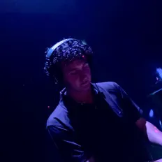 Hör dir Peleb an, schau dir Musikvideos an, lies die Biografie, finde Tourdaten und mehr!