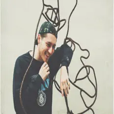 Dengarkan Lowcase, tonton video musik, baca bio, lihat tanggal tur & lainnya!