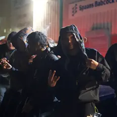 聆聽 Kruze、觀看音樂影片、閱讀小傳、查看巡演日期等！