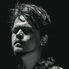 Escucha a Yu Chun Tung, mira vídeos musicales, lee la biografía, consulta fechas de giras y mucho más.