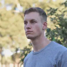 Hör dir Erik Sing an, schau dir Musikvideos an, lies die Biografie, finde Tourdaten und mehr!