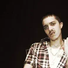 Prince Pompeii सुनें, म्यूज़िक वीडियो देखें, बायो पढ़ें, दौरे की तारीखें और बहुत कुछ देखें!