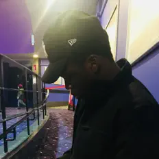 收听 MCD、观看音乐视频、阅读小传、查看巡演日期等 ！