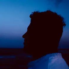 Ouve CURV, vê vídeos de música, lê a biografia, vê as datas da digressão e muito mais!