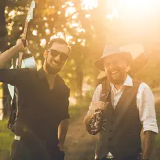 Ouça The Acoustic A-Team, assista a videoclipes, leia a biografia, veja as datas das turnês e mais!