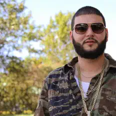 聆聽 It's Nique、觀看音樂影片、閱讀小傳、查看巡演日期等！