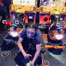 Dengarkan Azee-K, tonton video musik, baca bio, lihat tanggal tur & lainnya!
