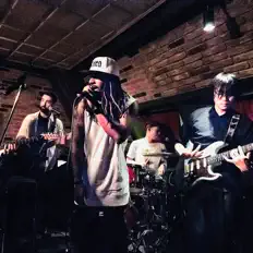 Poslechněte si interpreta MoMo Funk, sledujte hudební videa, přečtěte si životopis, podívejte se na data turné a další informace.