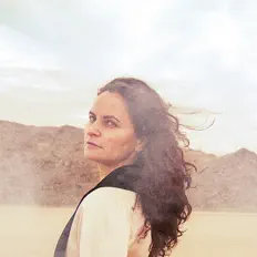 Rain Phoenixを聴いたり、ミュージックビデオを鑑賞したり、経歴やツアー日程などを確認したりしましょう!