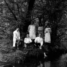 收听 Team Picture、观看音乐视频、阅读小传、查看巡演日期等 ！