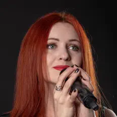 Luister naar VeLira, bekijk muziekvideo's, lees de bio, bekijk de tourdata, en meer!