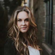 Luister naar Andrea Baker, bekijk muziekvideo's, lees de bio, bekijk de tourdata, en meer!