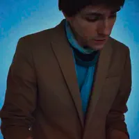 Luister naar undefined, bekijk muziekvideo's, lees de bio, bekijk de tourdata, en meer!