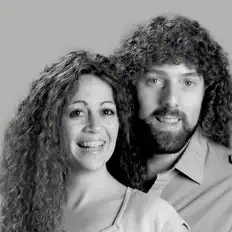 Ouça Another Colour, assista a videoclipes, leia a biografia, veja as datas das turnês e mais!