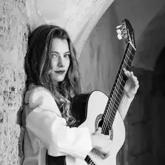 NOA Dreznerを聴いたり、ミュージックビデオを鑑賞したり、経歴やツアー日程などを確認したりしましょう！