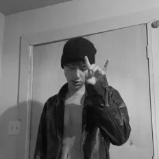 Ouve UNWXNTED, vê vídeos de música, lê a biografia, vê as datas da digressão e muito mais!