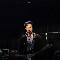 Dengarkan See the Moon, tonton video musik, baca bio, lihat tanggal tur & lainnya!