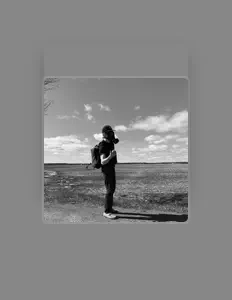 Poslechněte si interpreta Lucky Benny, sledujte hudební videa, přečtěte si životopis, podívejte se na data turné a další informace.