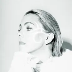 Ouve Hera, vê vídeos de música, lê a biografia, vê as datas da digressão e muito mais!