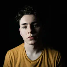 聆聽 Easton Durham、觀看音樂影片、閱讀小傳、查看巡演日期等！