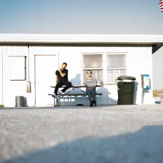 Ouve poolhop, vê vídeos de música, lê a biografia, vê as datas da digressão e muito mais!