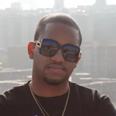 Escucha a Glory Lives, mira vídeos musicales, lee la biografía, consulta fechas de giras y mucho más.