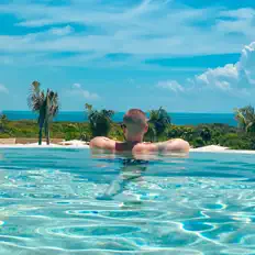 Posłuchaj wykonawcy Bankc, obejrzyj teledyski, przeczytaj biografię, zobacz daty tras koncertowych i nie tylko!