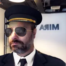 聆聽 Maluje、觀看音樂影片、閱讀小傳、查看巡演日期等！