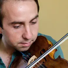 Ascolta Oisín Mac Diarmada, guarda video musicali, leggi la biografia, vedi le date del tour & altro!