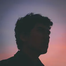 聆聽 Rodrigo Alejandro、觀看音樂影片、閱讀小傳、查看巡演日期等！