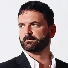 Escucha a Sergio Santos, mira videos musicales, lee su biografía, consulta las fechas de las gira y más.