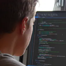 Ouve C0der, vê vídeos de música, lê a biografia, vê as datas da digressão e muito mais!