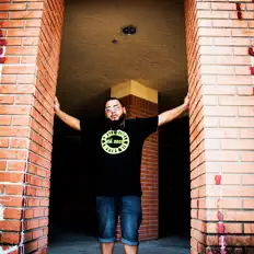 收听 Ruboi、观看音乐视频、阅读小传、查看巡演日期等 ！