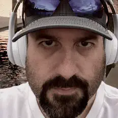 Poslechněte si interpreta Frank Roe, sledujte hudební videa, přečtěte si životopis, podívejte se na data turné a další informace.