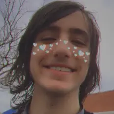 收听 DavGov、观看音乐视频、阅读小传、查看巡演日期等 ！