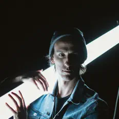 聆聽 Todd James、觀看音樂影片、閱讀小傳、查看巡演日期等！