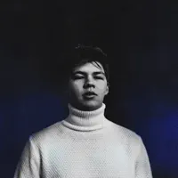 Poslechněte si interpreta undefined, sledujte hudební videa, přečtěte si životopis, podívejte se na data turné a další informace.