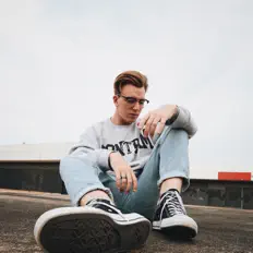 聆聽 ZACHARY、觀看音樂影片、閱讀小傳、查看巡演日期等！