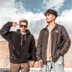 Belone을(를) 듣고, 뮤직 비디오를 보고, 약력을 읽고, 투어 일정 등을 확인하세요!