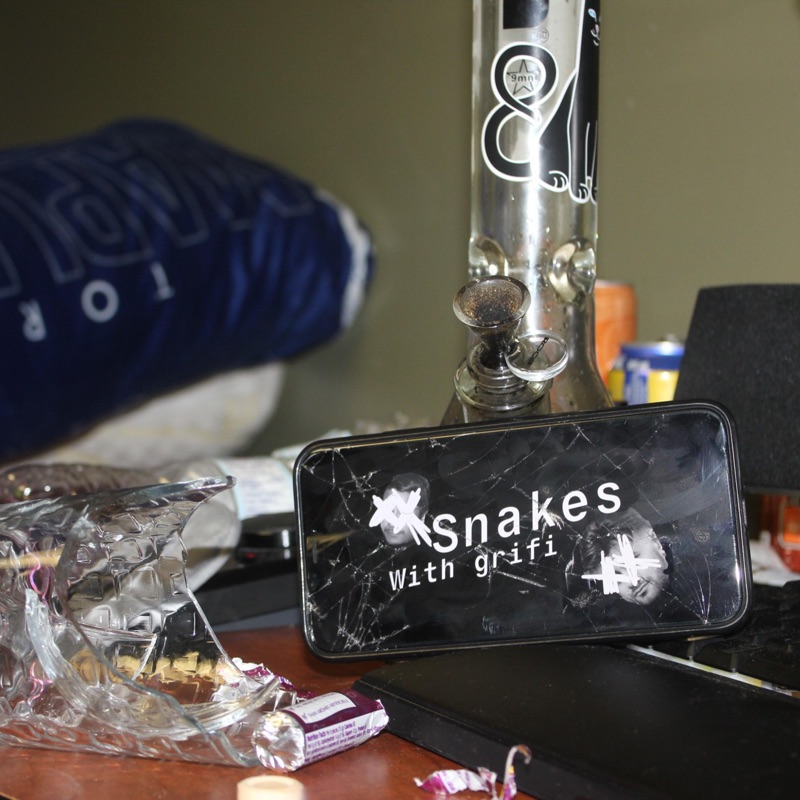 Snakes. (feat. Grifi) - Single