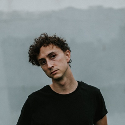 Ascolta Dylan Menzie, guarda video musicali, leggi la biografia, vedi le date del tour & altro!